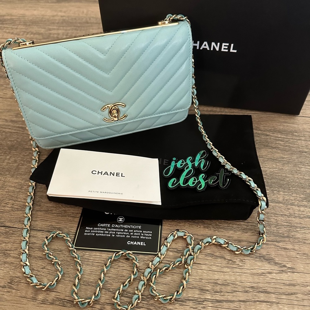 Chanel Wallet on Chain 💯 authentic